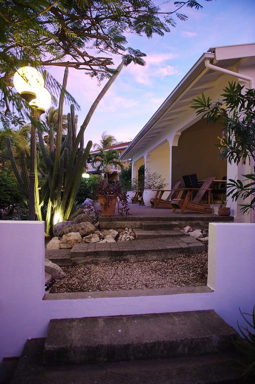 Bantopa Apartments Willemstad Rum bild